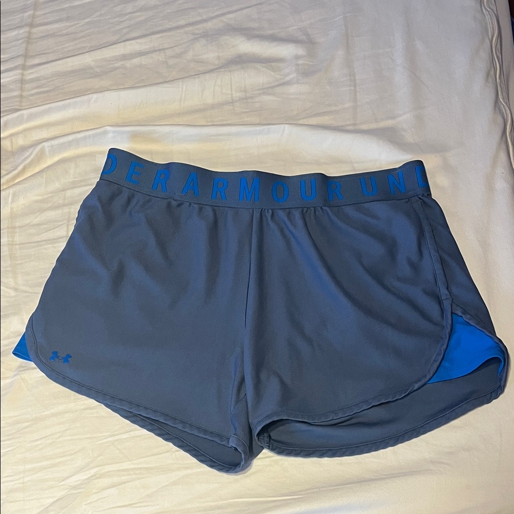 Women’s under armour size XL with pockets